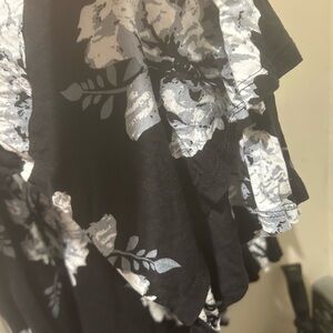 VENUS Monochrome Floral Skirt